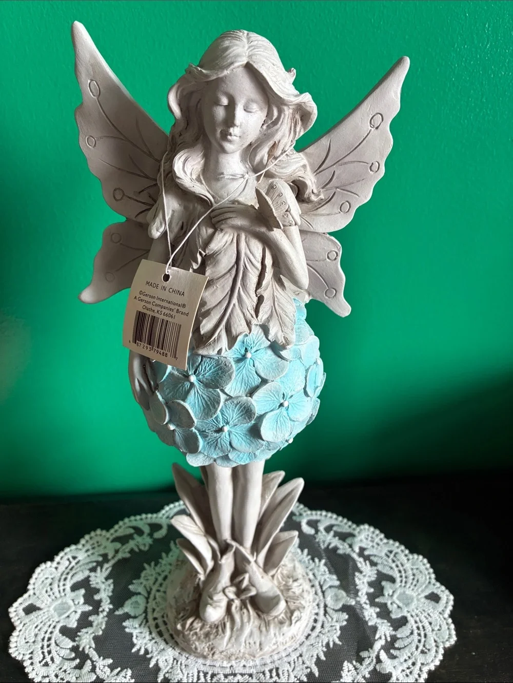 NWT Resin garden fairy statue with blue hydrangea skirt leaves and butterfly 12